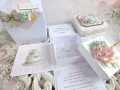 komunijny exploding box ze złotą monstrancją w torebce w kolorach biały, ivory, zielony, złoty, różowy, miętowy
