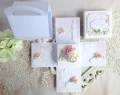exploding box na chrzest w torebce z aniołkiem w kolorach: biały, ivory, różowy, zielony