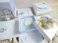 exploding box na chrzest w torebce z aniołkiem w kolorach: biały, ivory, niebieski, zielony