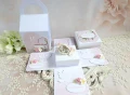 exploding box na chrzest w torebce z aniołkiem w kolorach: biały, ivory, różowy, zielony