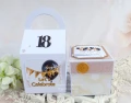 Exploding box na 18 urodziny z tortem w kolorach: jasny różowy, czarny, złoty, biały