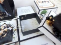 urodzinowy exploding box w torebce z tortem, szampanem i miejscem na pieniądze w kolorach: czarny, złoty, biały, zielony